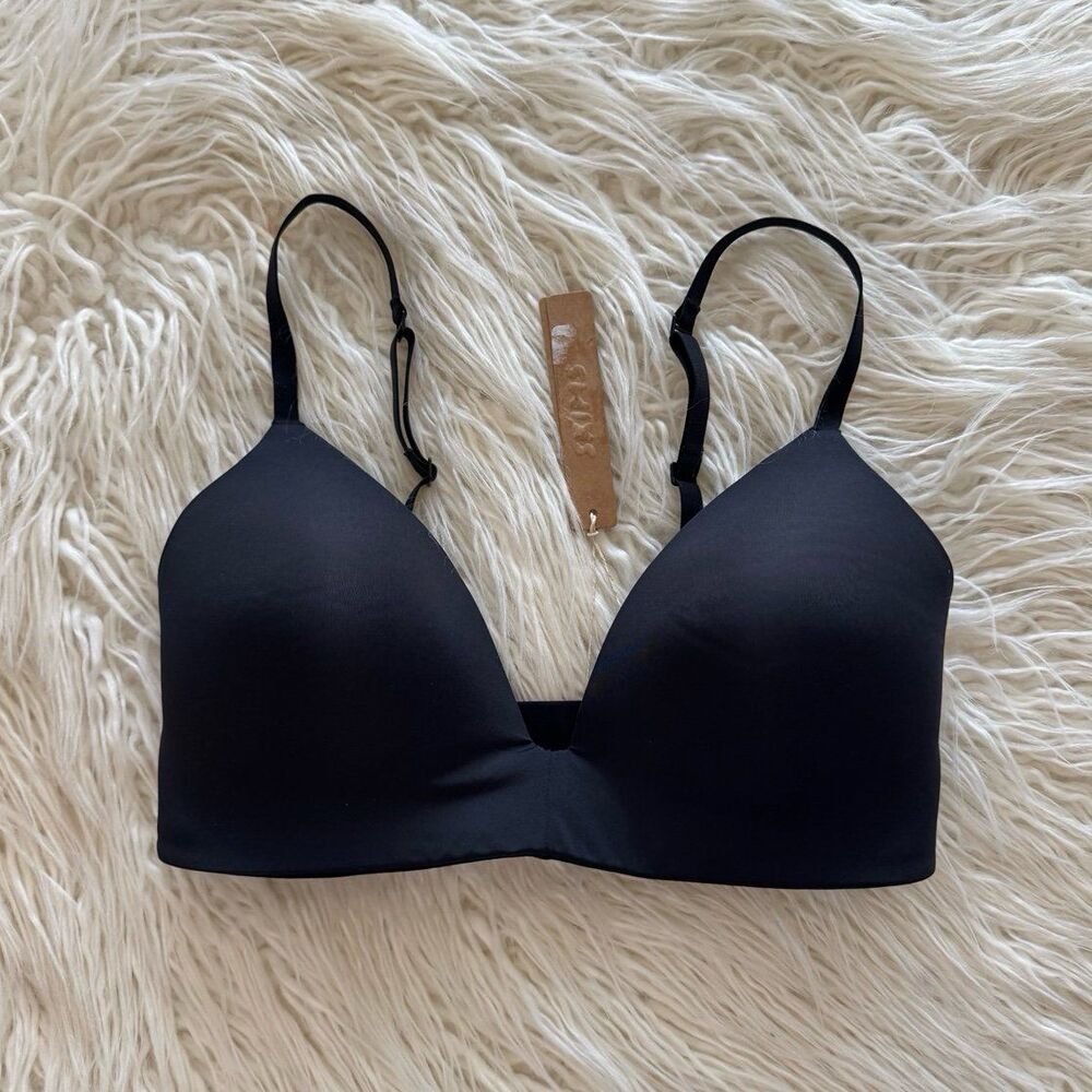 Skims Wireless Form T-shirt Bra Onyx Size 32D